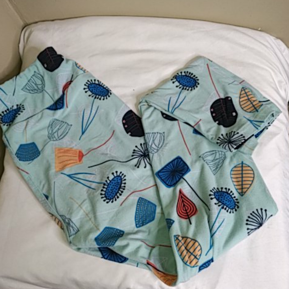 LuLaRoe One Size Girls Leggings 2 Pair - Picture 4 of 8